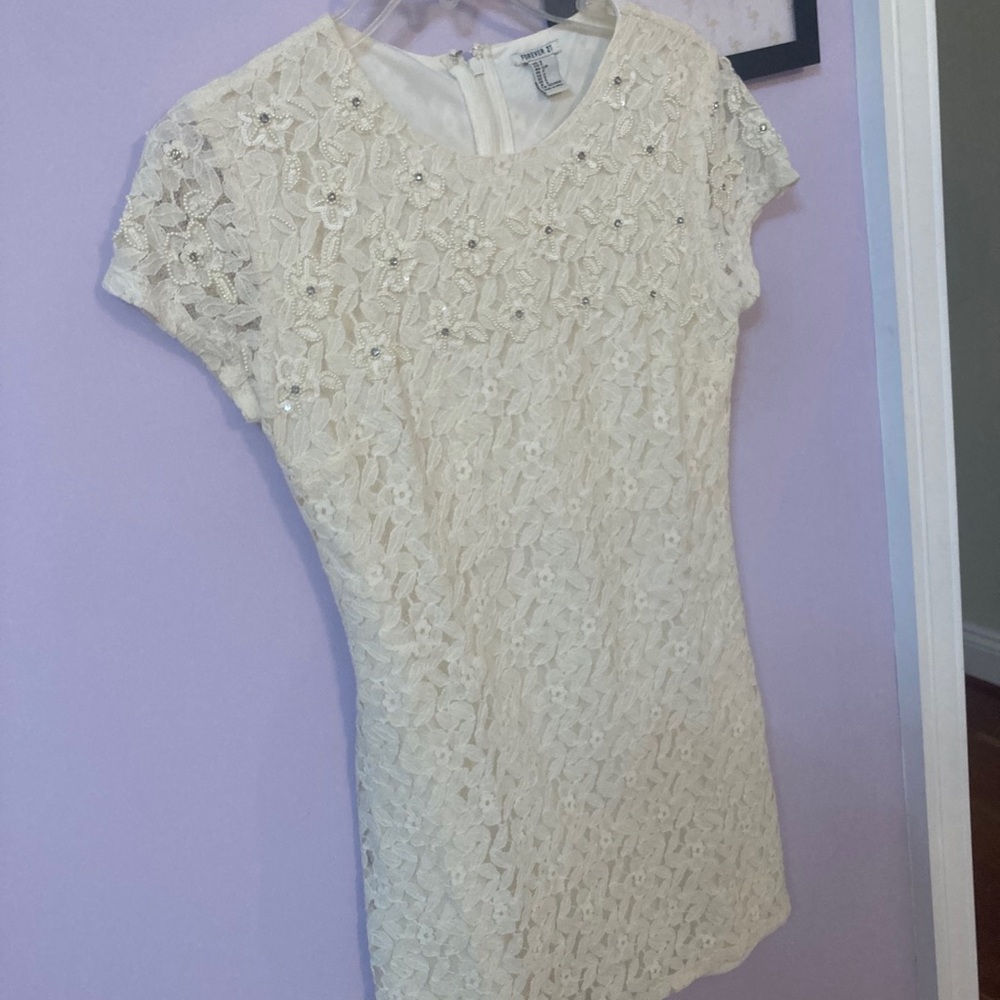 Dress w Pearl Details at the top